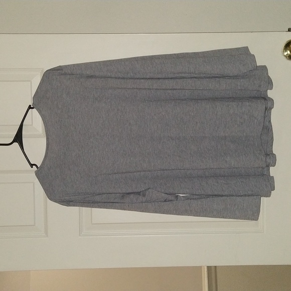 2X gray blouse with black lace - Picture 2 of 2